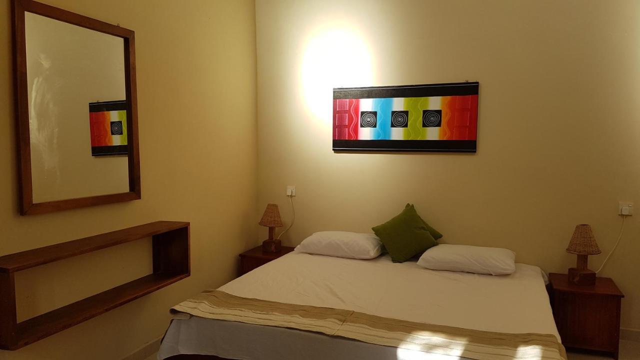 Villa 61 Ambepussa Buitenkant foto