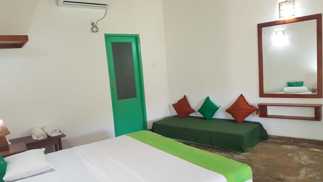 Villa 61 Ambepussa Buitenkant foto