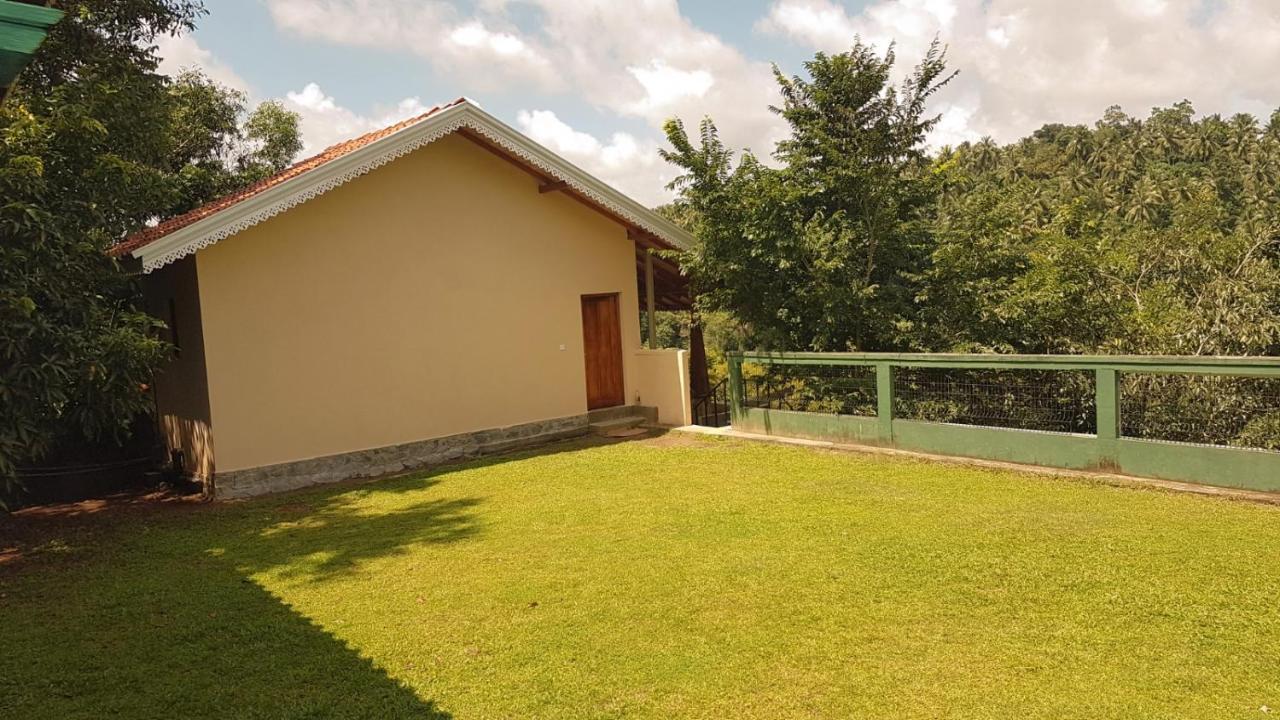 Villa 61 Ambepussa Buitenkant foto