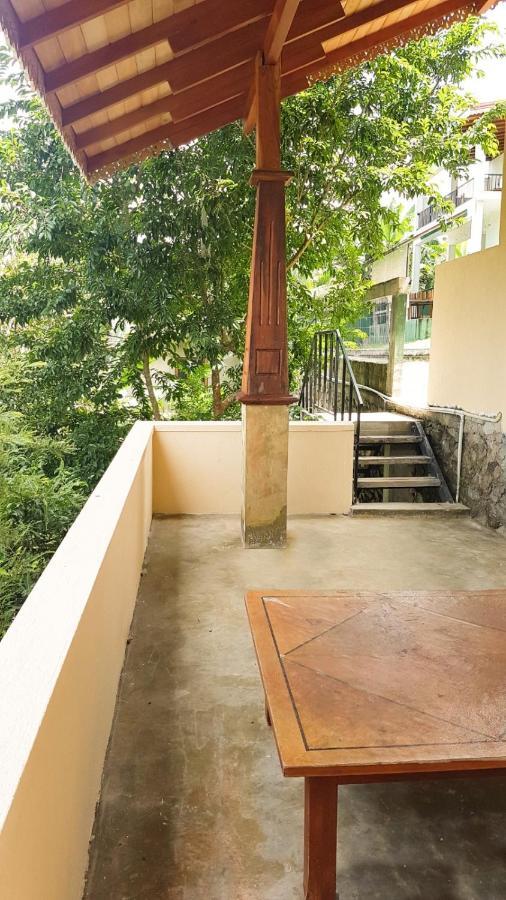 Villa 61 Ambepussa Buitenkant foto