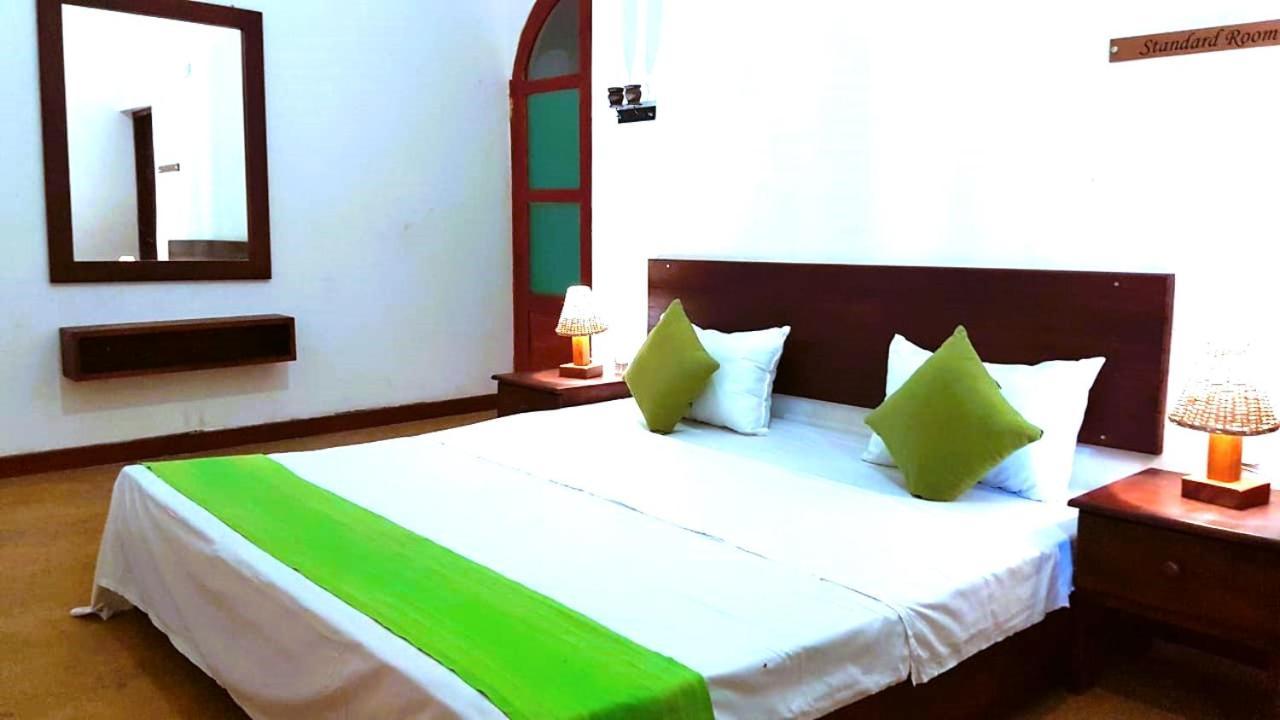 Villa 61 Ambepussa Buitenkant foto