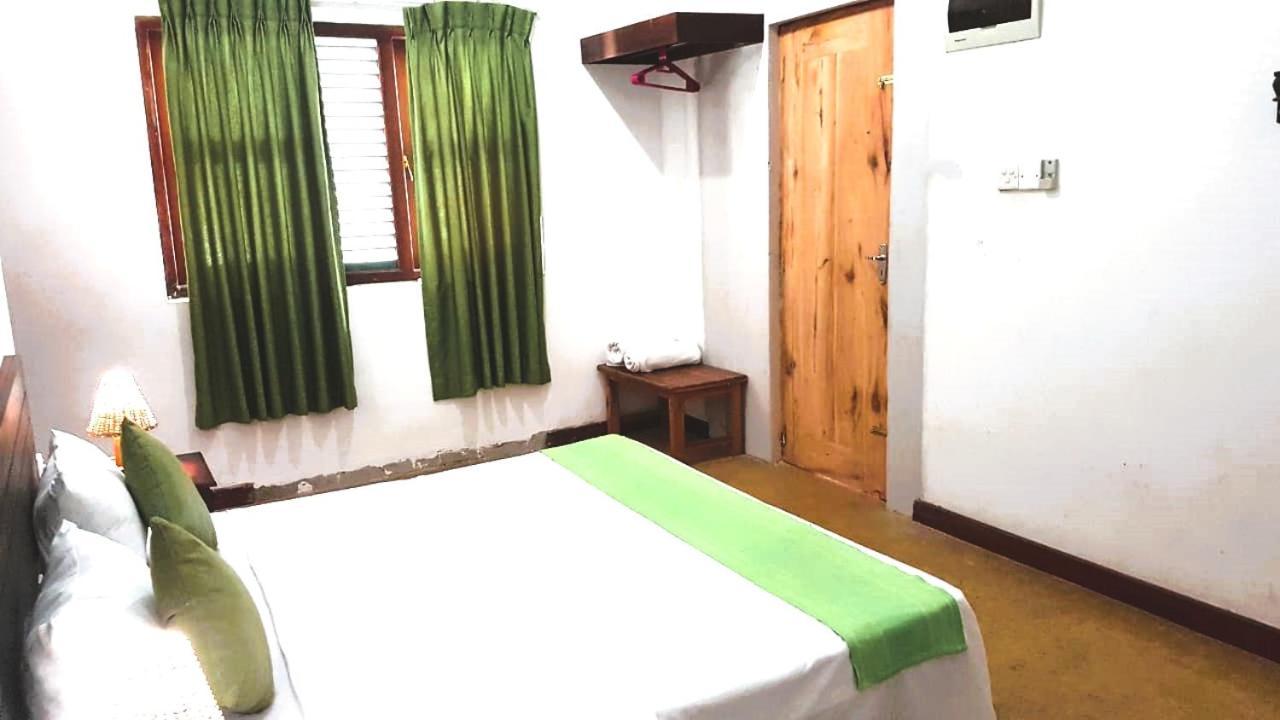 Villa 61 Ambepussa Buitenkant foto