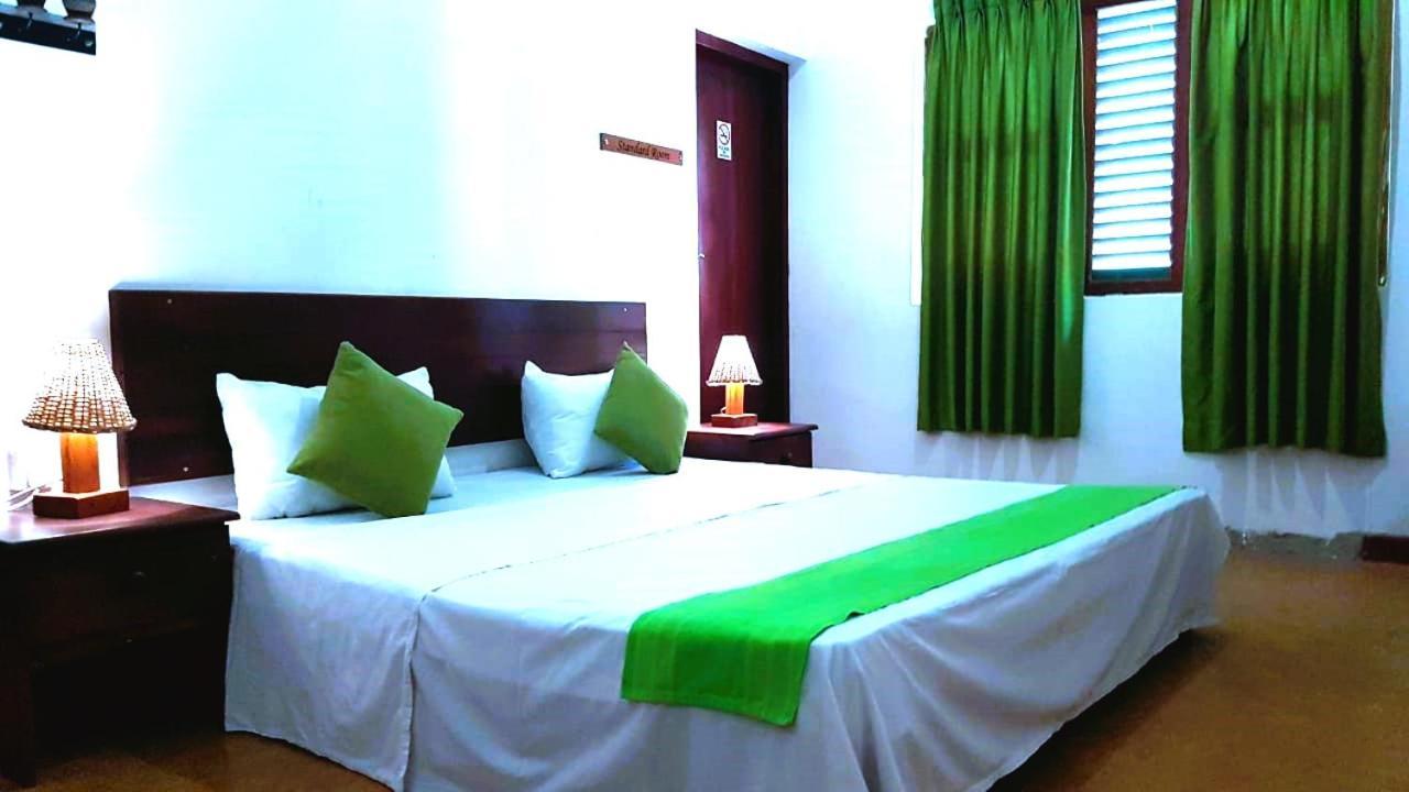 Villa 61 Ambepussa Buitenkant foto
