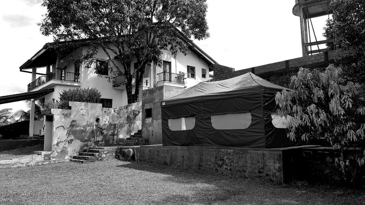 Villa 61 Ambepussa Buitenkant foto