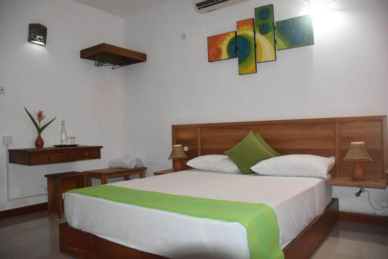 Villa 61 Ambepussa Buitenkant foto